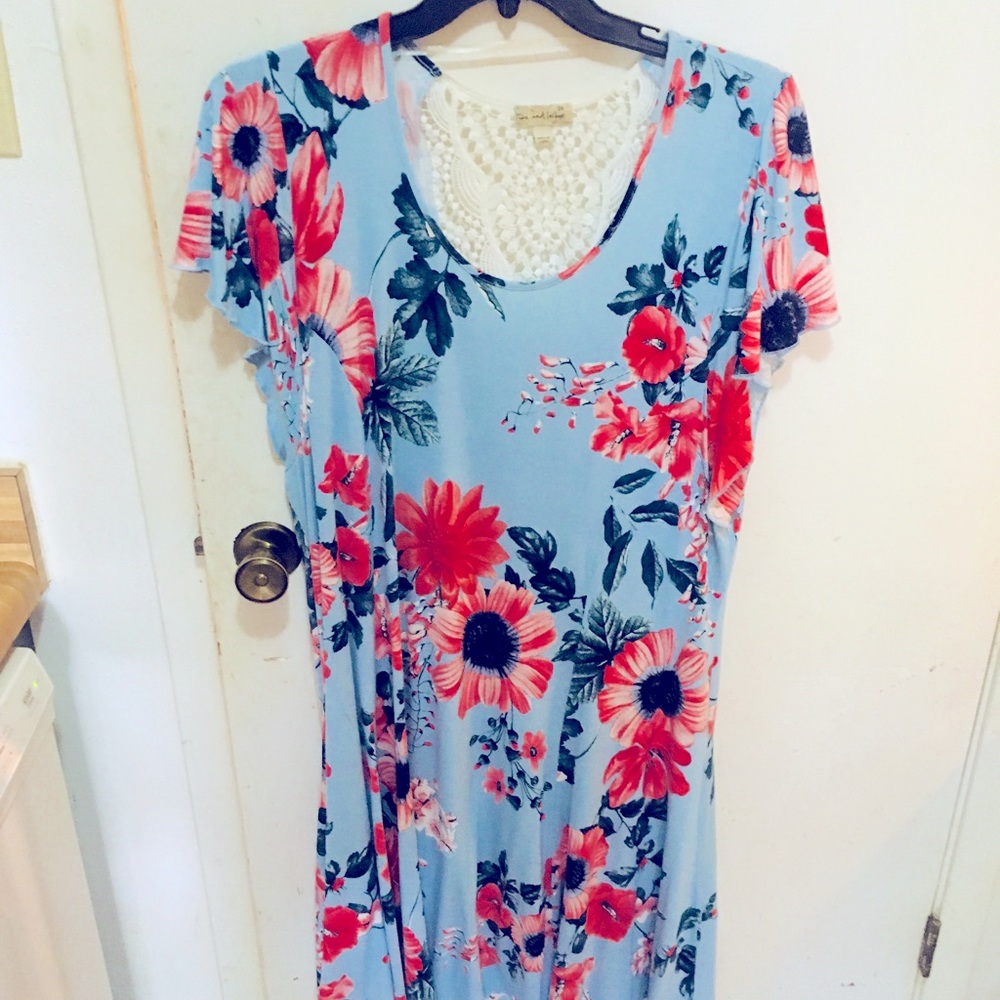 “Live and Let Live” Plus size Floral Dress!